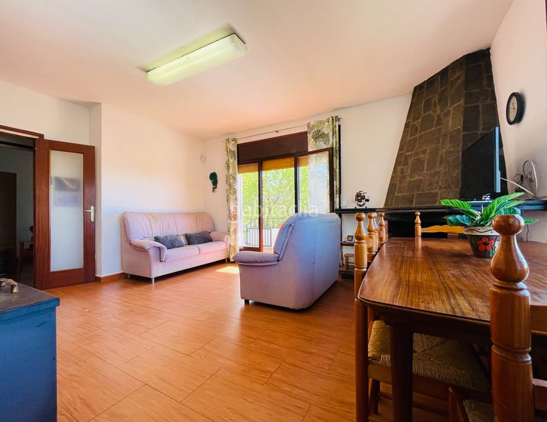 Foto 13591a89-a4de-4776-9a78-85259fe30995. Chalet con camino parcheggio in Corbera de Llobregat