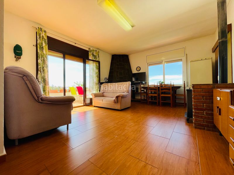Foto 5d035198-bc3d-428a-8e34-ba735a571599. Chalet con camino parcheggio in Corbera de Llobregat