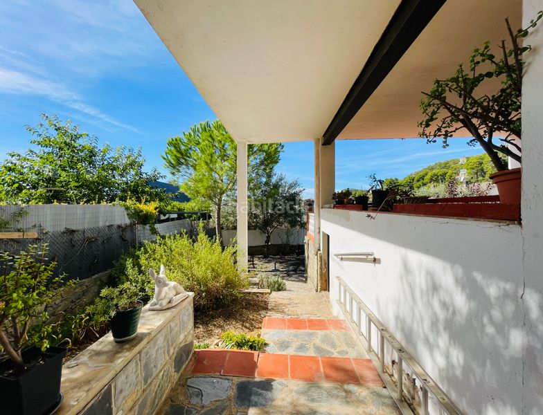 Foto 9743b99d-a041-4248-a923-573f1bd37998. Chalet con camino parcheggio in Corbera de Llobregat