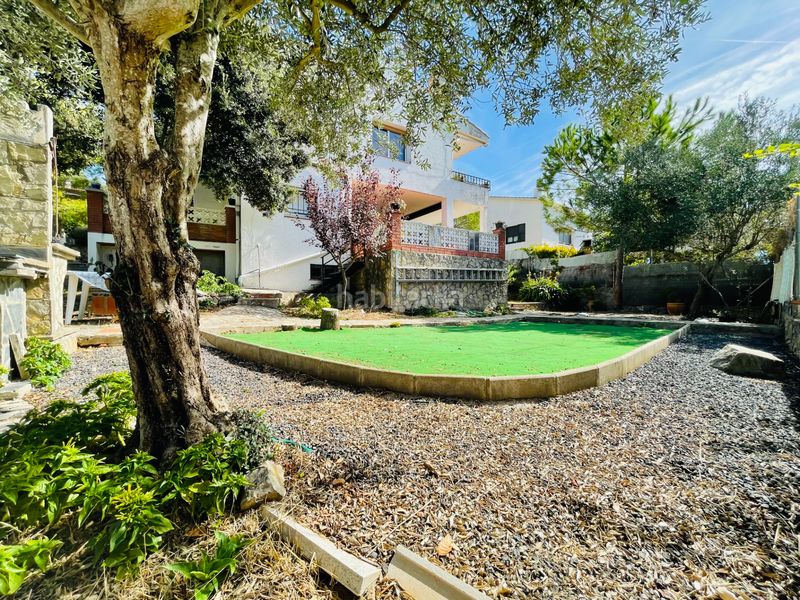 Foto a5cb2a5a-6ce7-47c9-9ff9-991091406c55. Chalet con camino parcheggio in Corbera de Llobregat
