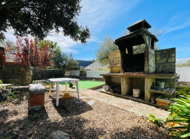Foto d3cb535d-c07b-4dd6-a8c7-28c71ea5d434. Chalet con camino parcheggio in Corbera de Llobregat