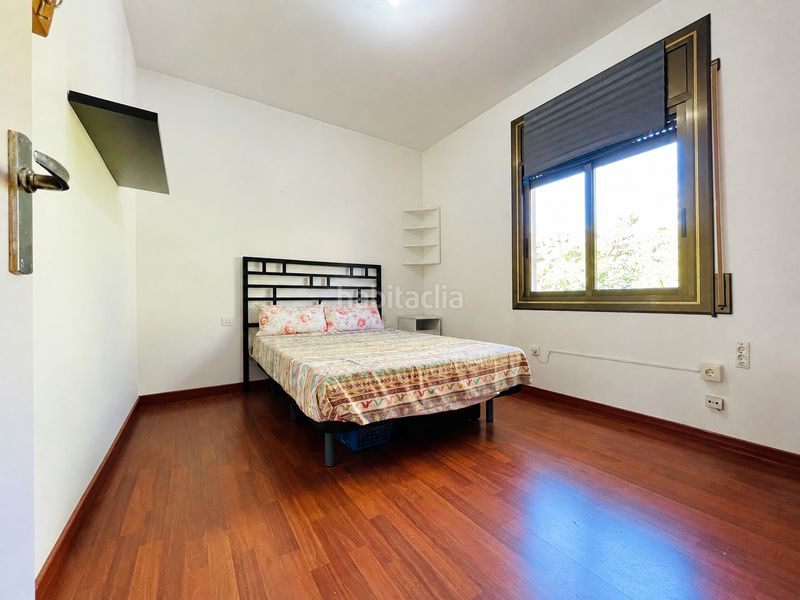 Foto e2d95d5a-d892-44bc-b196-52526f658da6. Chalet con camino parcheggio in Corbera de Llobregat