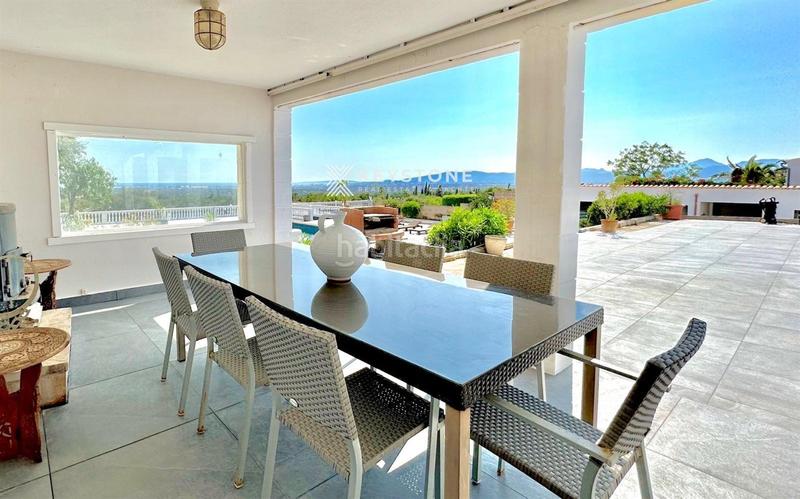 Foto 7c13b7a9-7bfe-48a7-9c5e-15f214aa4634. Chalet impresionante villa con vistas a la bahia de palma en Marratxí