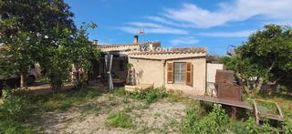 Chalet in Sant Joan. Encantadora casa rústica con piscina privada y amplio terreno