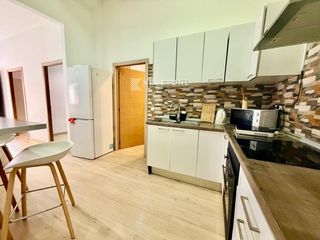 Rent Flat  Joan bauza 14. Alquiler temporal piso en plaza de las columnas  ideal para empr
