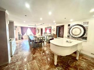 Rent Flat  De marbella. En alquiler  piso en primera línea de mar en el arenal