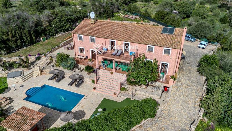 Foto ab7ce31b-5fd1-46a5-873c-eae0744a2f7d. Location chalet avec parking piscine dans Jaume III Palma de Mallorca