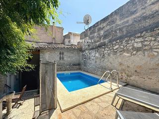 Maison  Nou. Casa señorial de piedra con jardín y piscina en el centro histór