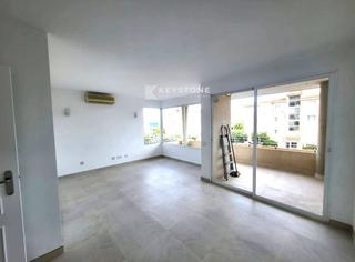 Lloguer Pis  Málaga. Luminoso piso de 100m con terraza y parking en son caliu
