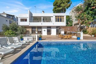 Casa a Santa Ponça. Chalet con licencia vacacional cerca de la playa
