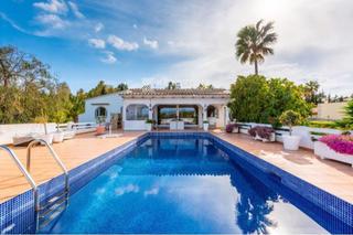 Casa  Via puig de sa sirvi. Chalet mediterrneo con piscina y vistas en nova santa ponsa
