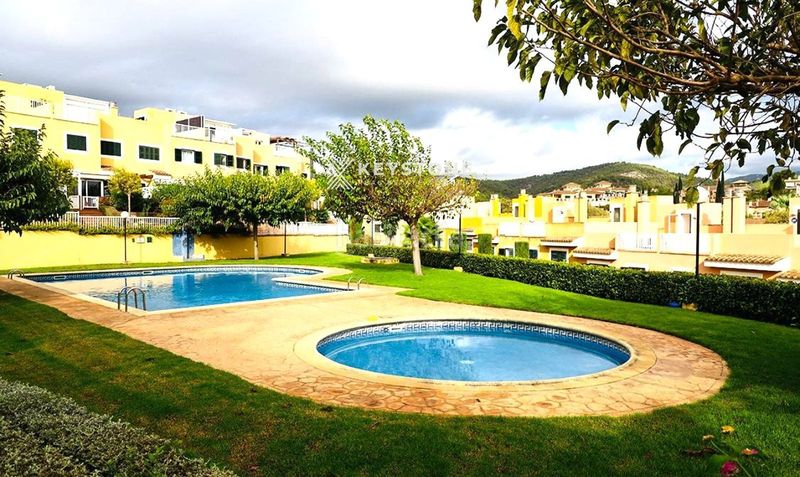 Foto 3df3ec9c-40a5-4192-b20e-2b5836f6cfb1. Casa adossada amb aparcament piscina a Son Xigala Palma de Mallorca