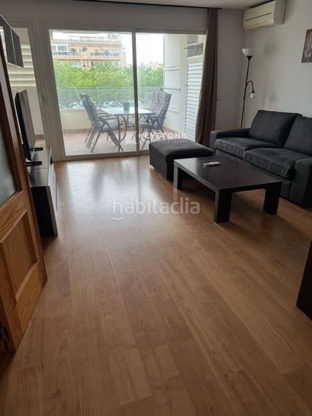 Foto bb7b5766-9216-4a6d-864f-39831d0388e7. Alquiler piso bonito piso reformado con terraza y vistas parciales al mar en Can Pastilla en Palma de Mallorca