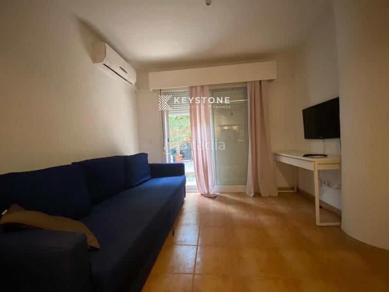 Foto 17fdf320-9a59-40ee-9d35-a3893795e698. Alquiler piso estudio en paseo illetes con piscina y pista de tenis en Calvià