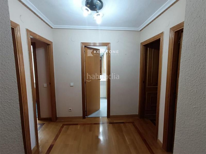 Foto 3b80586d-a2aa-4817-86c9-8b7bd6068cdb. Alquiler piso keystone alquila piso 4 dormitorios 1200 en Alicante
