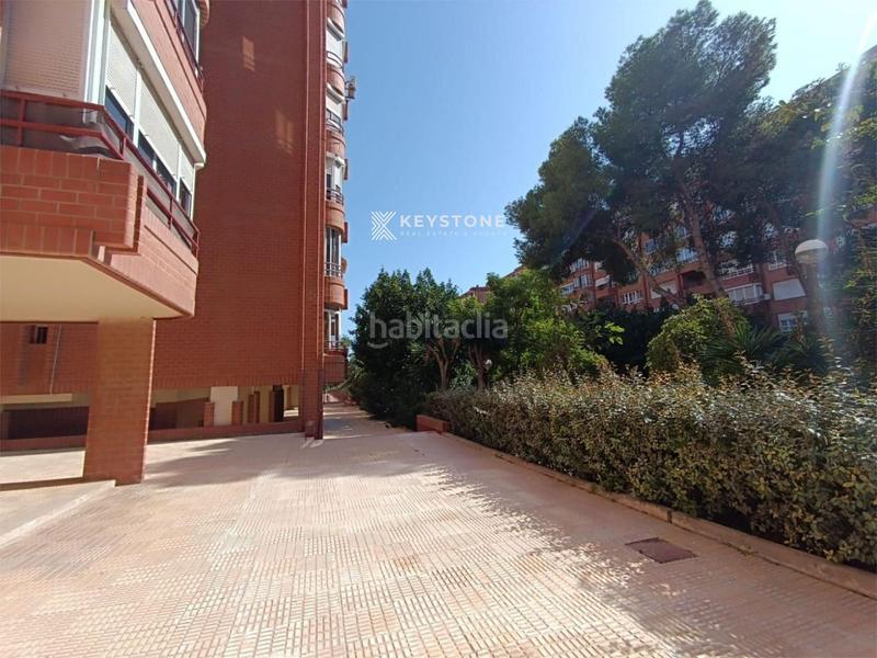 Foto d47fc3d3-9278-42d7-be90-764aa3f21306. Alquiler piso keystone alquila piso 4 dormitorios 1200 en Alicante