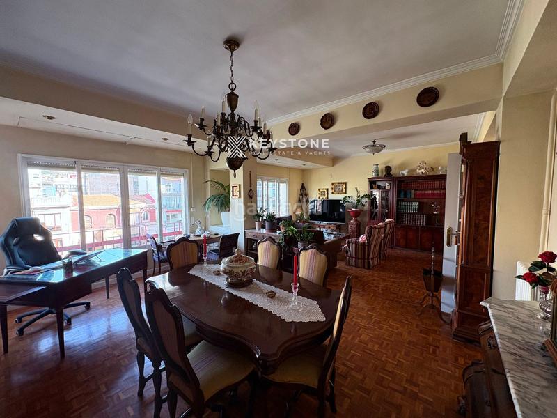 Foto be4499a2-71b0-489c-bdec-32e0e19f748e. Flat with parking in Ensanche-Diputación Alicante