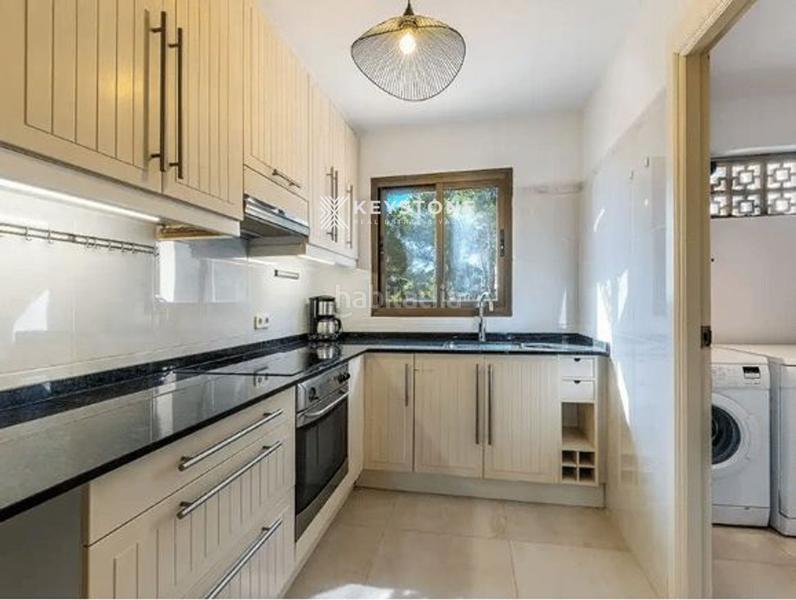 Foto bbea6bfb-c5ad-4bc4-a0b5-5d6b9a08345a. Miete etagenwohnung mit parking pool in Cala Vinyes Calvià