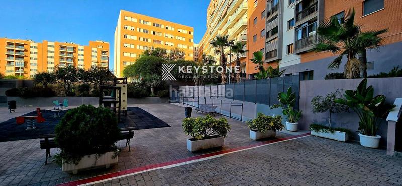 Foto 43c8b7ec-2ee9-4c67-977d-be91d1e7c739. Alquiler piso keystone alquila piso en urbanización con piscina 1800 en Alicante