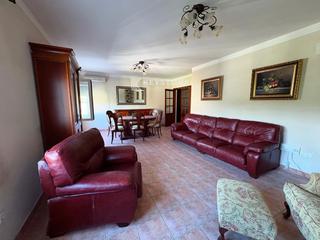 Pis  N/a. Keystone vende  piso en benimantell  215.000