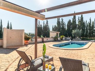Rent House in Sencelles. Casa de 4 dormitorios con piscina en sencelles