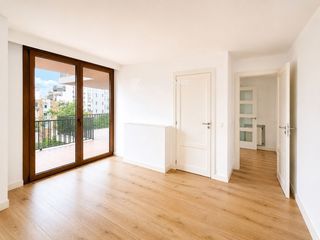 Pis  Calle del marquès de la sènia,. Amplio piso de 5 habitaciones con terraza y vistas despejadas en