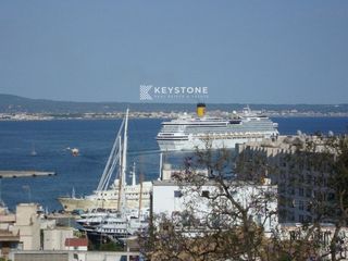 Lloguer Àtic  N/a. Amplio piso renovado con vistas a la bahía de palma, parking y t