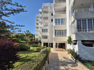 Lloguer Pis  Calle benito jerónimo feijóo. Elegante piso reformado con terraza, parking y vistas despejadas