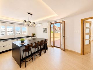 Rent Penthouse  Torcuato luca tena. Atico en alquiler con amplias terrazas y parking en palma
