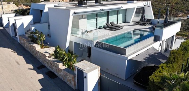 Foto a4f3152b-7039-4202-bc89-aa6dd49bcfc1. Casa amb calefacció piscina a Casco Antiguo - Sta. Cruz - Ayuntamiento Alicante