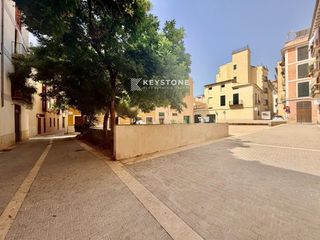 Rent Flat  Calle d'en bosc, 20. Ático reformado y muy luminoso con opción de garaje en el casco