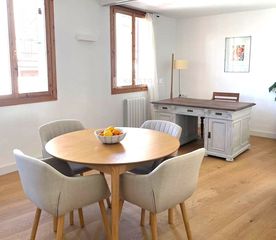 Rent Flat  Calle d'en bosc, 20. Ático reformado y muy luminoso con opción de garaje en el casco
