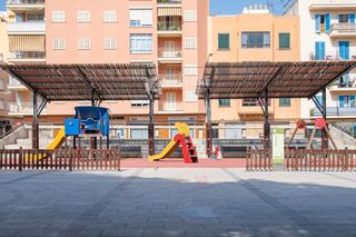 Rent Penthouse  N/a. Ático de 3 dormitorios con terraza y vistas despejadas en camp d