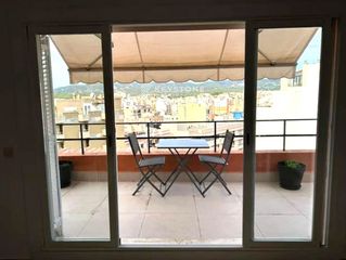 Rent Penthouse  N/a. Ático de 3 dormitorios con terraza y vistas despejadas en camp d