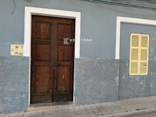 House  N/a. Planta baja de 100 m con 3 habitaciones y 2 baños en manacor en