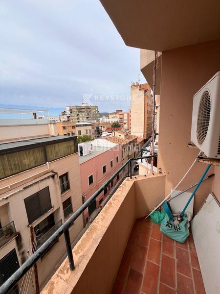 Foto cff4ab91-9b4a-4d29-b355-8deefbaf0dd8. Piso  exterior luminoso con 2 balcones y vistas Santa Catalina en Palma de Mallorca