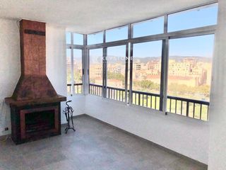 Rent Penthouse  N/a. Espléndido ático frente al parque de las estaciones con amplia t