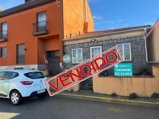 Maison à Área Rural. Casa en venta en revenga, 2 dormitorios.