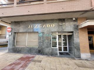 Lloguer Local Comercial a Ezequiel González - Conde de Sepúlveda. Local en alquiler en centro  ezequiel gonzález, 6 dormitorios.