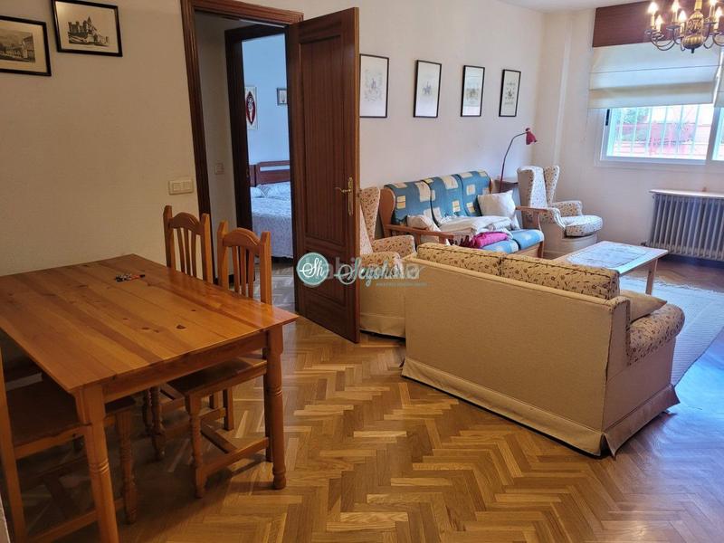 Foto bc96b8f8-d061-43b3-89dd-1357c1f8709c. Apartament amb calefacció piscina a Via Romana Segovia
