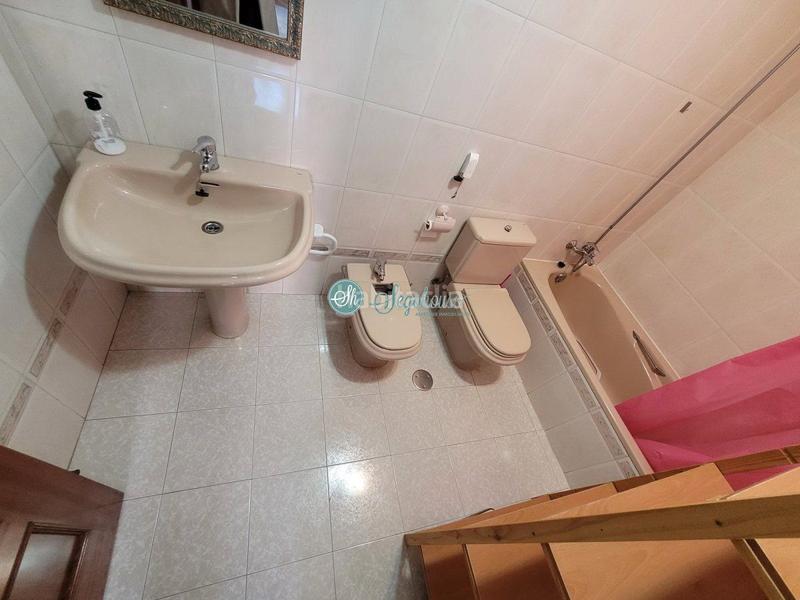Foto dda2f9fe-85f3-4bea-b4c8-51b983f3041a. Apartament amb calefacció piscina a Via Romana Segovia