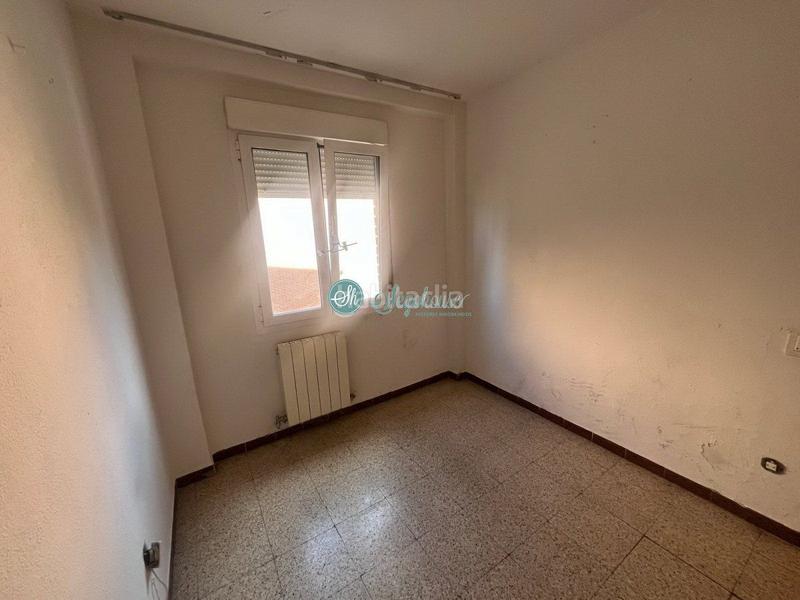 Foto 19b795ce-d97d-4df8-a044-ea91ea7b194b. Piso  en venta en vía roma, 4 dormitorios. en Segovia