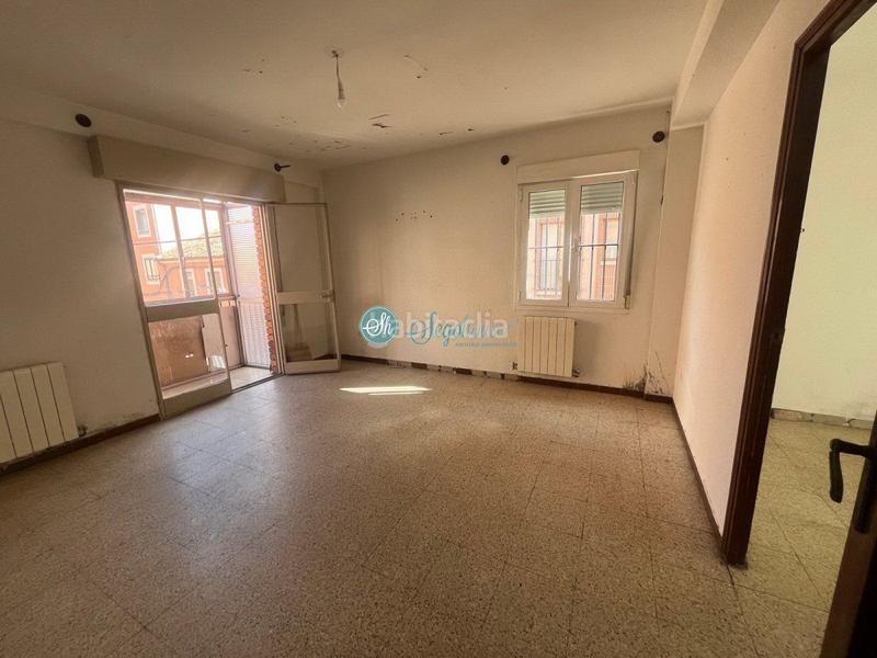 Foto 42b897ae-b6c4-4787-89c2-1e080c61708b. Piso  en venta en vía roma, 4 dormitorios. en Segovia