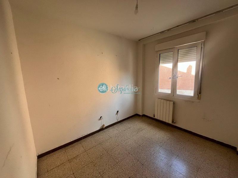 Foto 49c50dfe-961a-4def-b7e8-7e47aba9d093. Piso  en venta en vía roma, 4 dormitorios. en Segovia