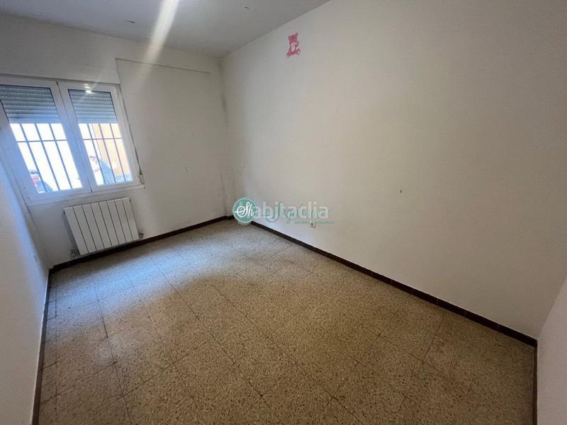 Foto 94293957-42c4-4605-a404-06ed0d22d7e2. Piso  en venta en vía roma, 4 dormitorios. en Segovia