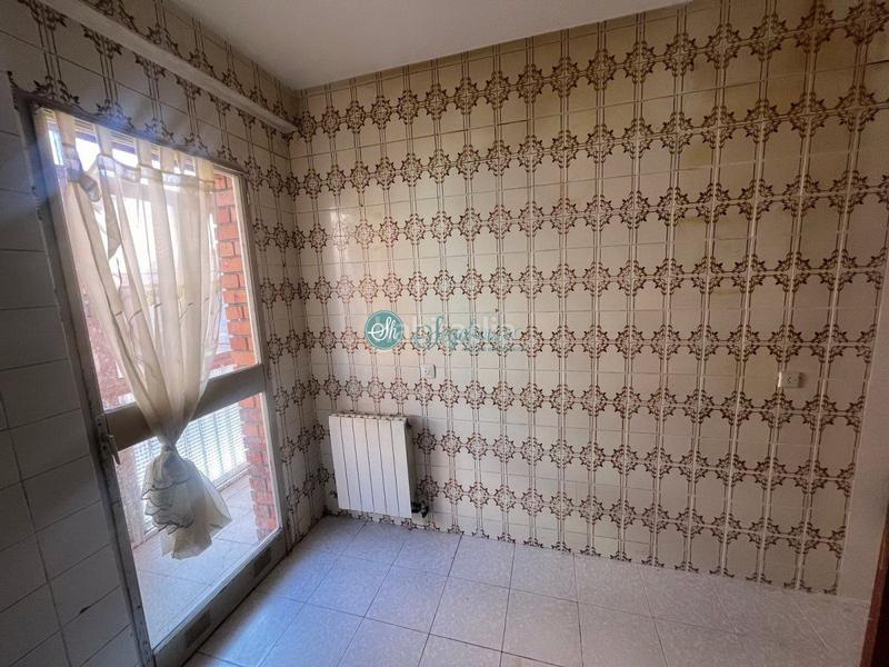 Foto f3c67b8d-e4a8-439b-8f75-330b6f0968ac. Piso  en venta en vía roma, 4 dormitorios. en Segovia