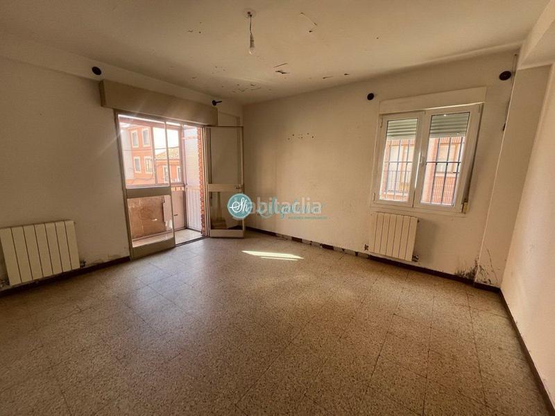 Foto f6c34571-cd1d-45ce-af7d-8592c2f1616d. Piso  en venta en vía roma, 4 dormitorios. en Segovia