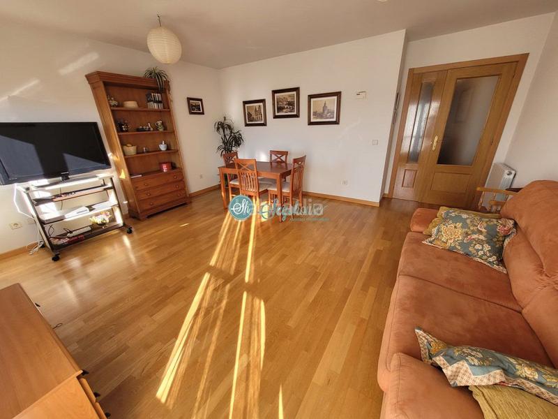 Foto 7cffbe3d-bb81-42bc-bd3a-618bfdff4734. Piso  en venta , 3 dormitorios. en Palazuelos de Eresma