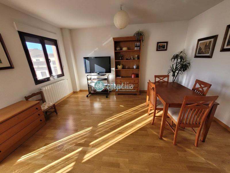 Foto d02424fa-7876-48cc-adac-06311a1854d2. Piso  en venta , 3 dormitorios. en Palazuelos de Eresma