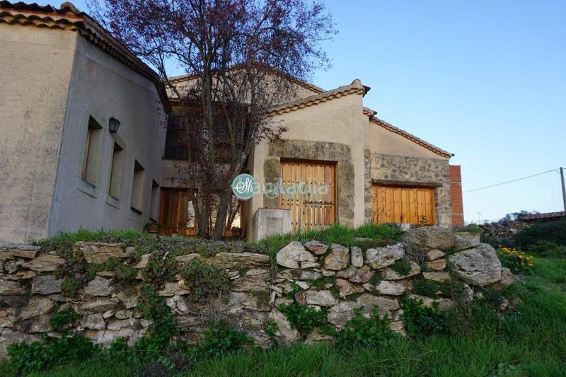 Foto 5d09dc27-38b3-4ba3-9d2d-c6bb2fadb1fc. Casa amb calefacció aparcament a Orejana